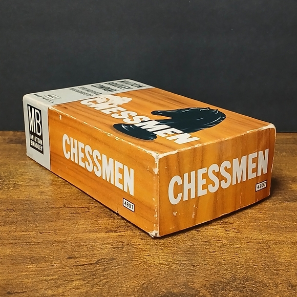 Vintage 1958 Chessmen By Milton Bradley Company “4807” Made in USA, Red & White - Picture 3 of 8